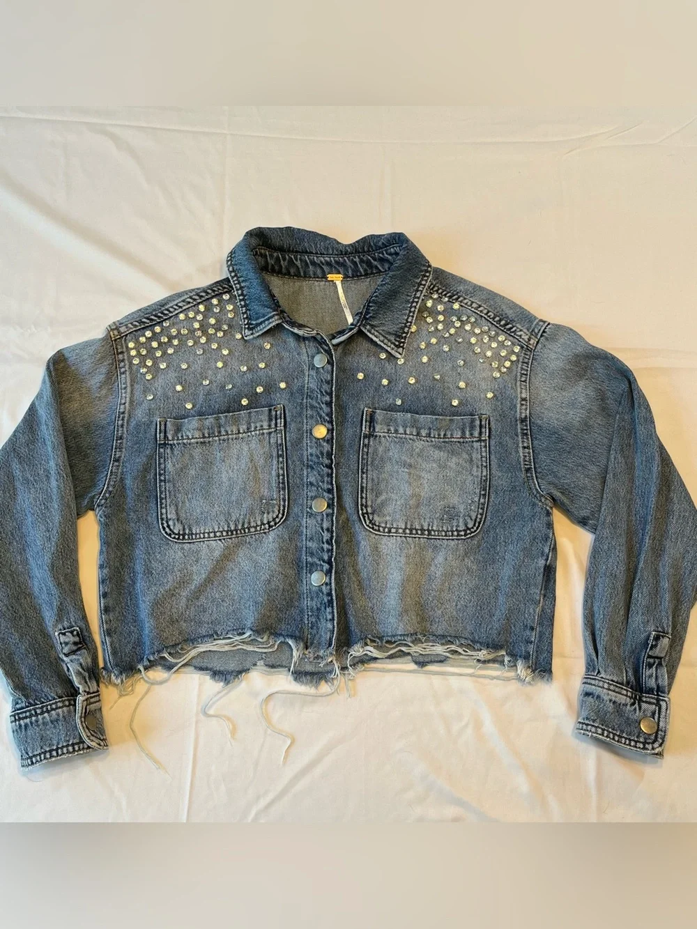 Free People Karolina Rhinestone Cropped Denim Jacket XS Distressed Raw Hem - Picture 2 of 8